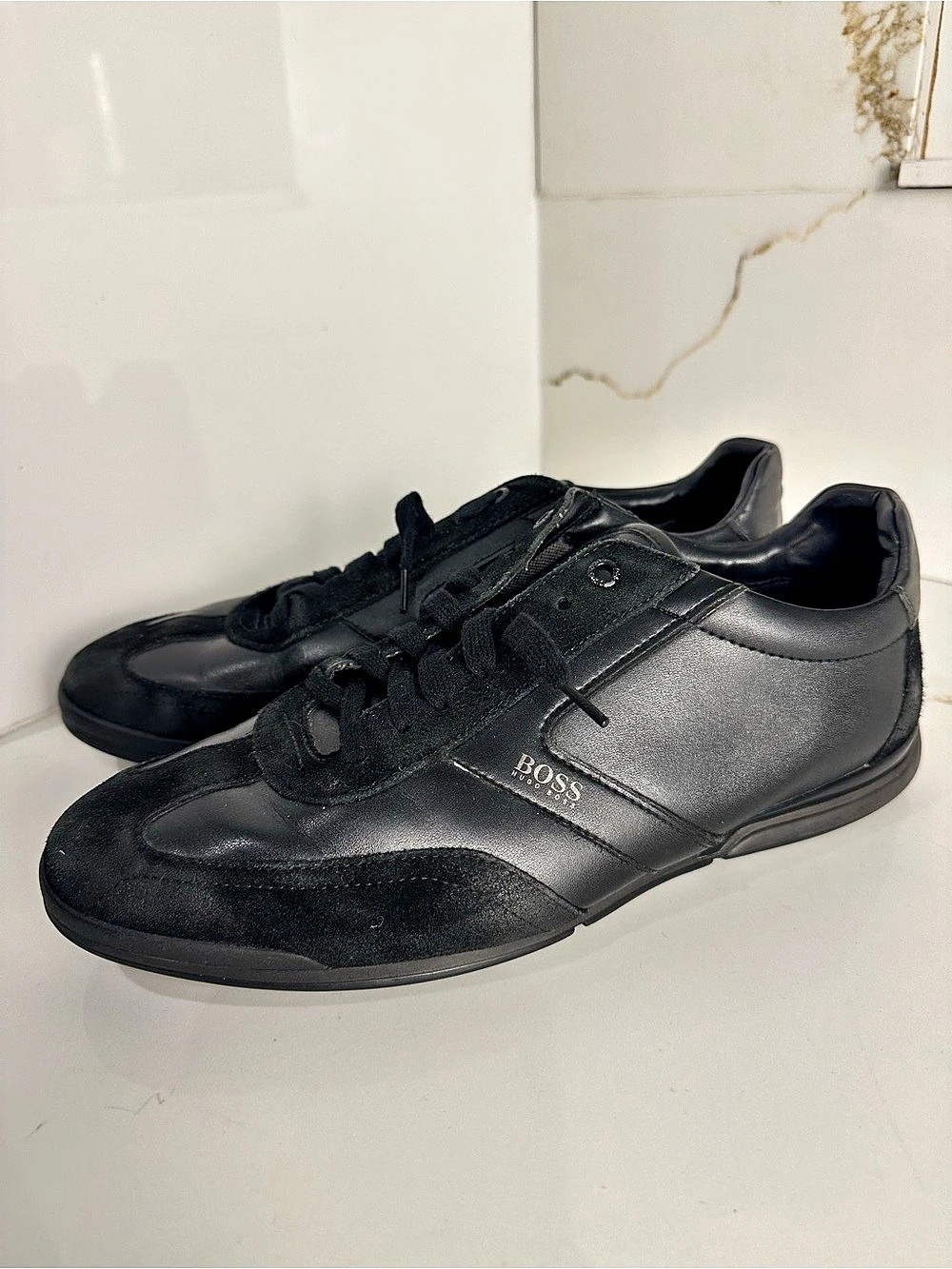 BOSS Hugo Boss Saturn Low Profile Black Leather Suede Sneakers size 10